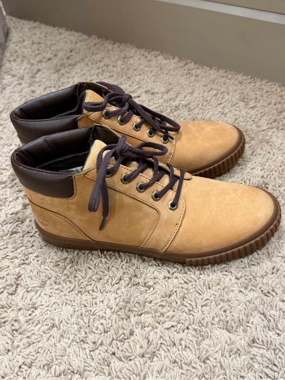 Timberland Wheat Suede Lace-Up Ankle Boots with Dark Brown Collar (NWOT)